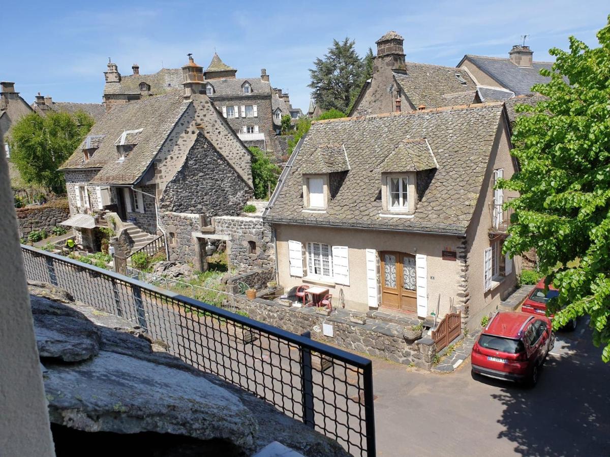 Logis Hotel Restaurant & Spa Les Remparts Salers Exteriör bild