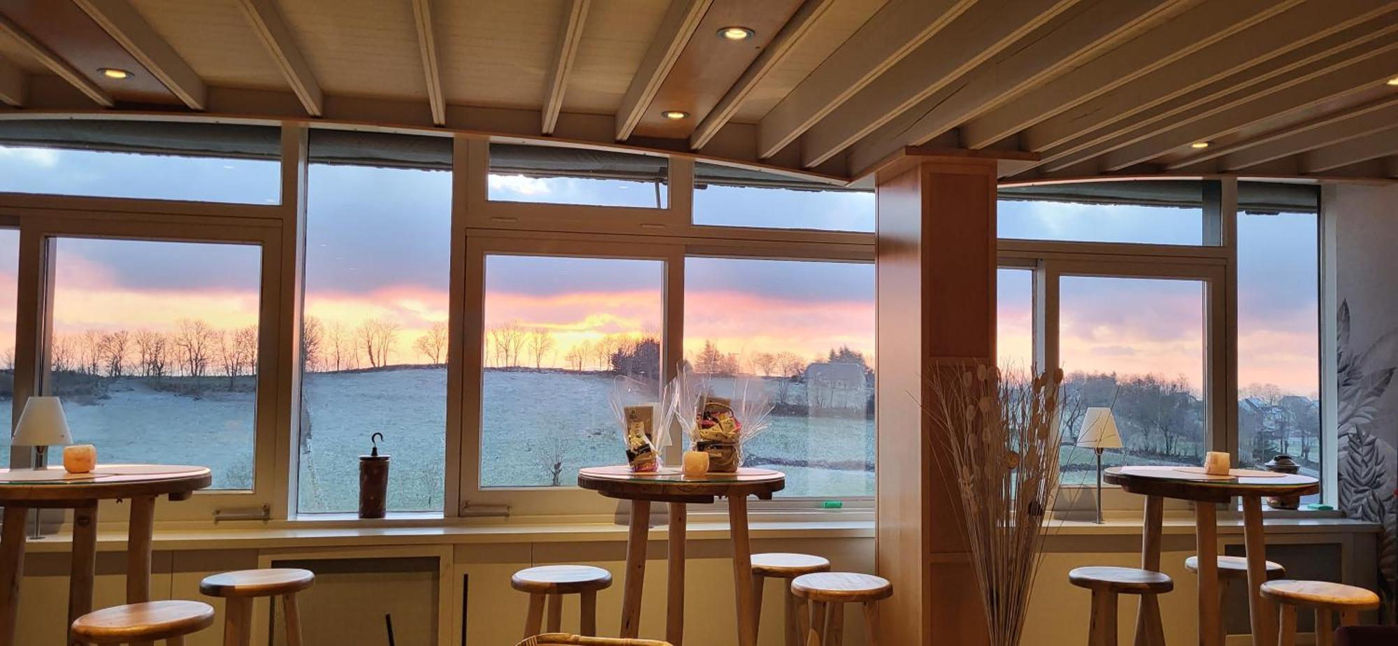 Logis Hotel Restaurant & Spa Les Remparts Salers Exteriör bild