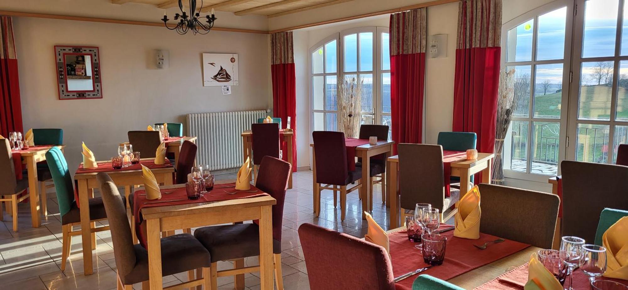 Logis Hotel Restaurant & Spa Les Remparts Salers Exteriör bild