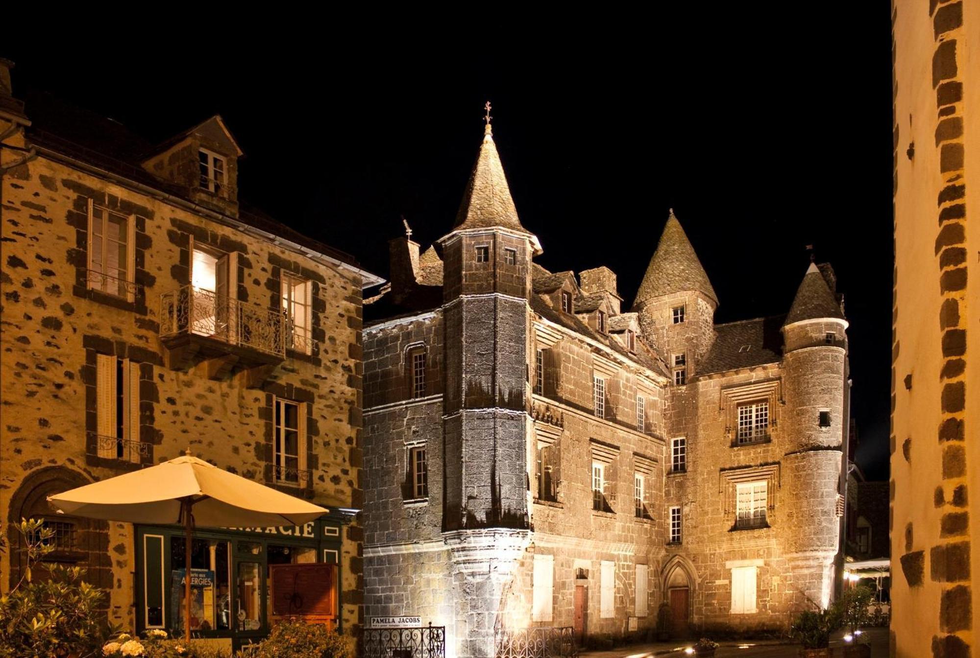 Logis Hotel Restaurant & Spa Les Remparts Salers Exteriör bild