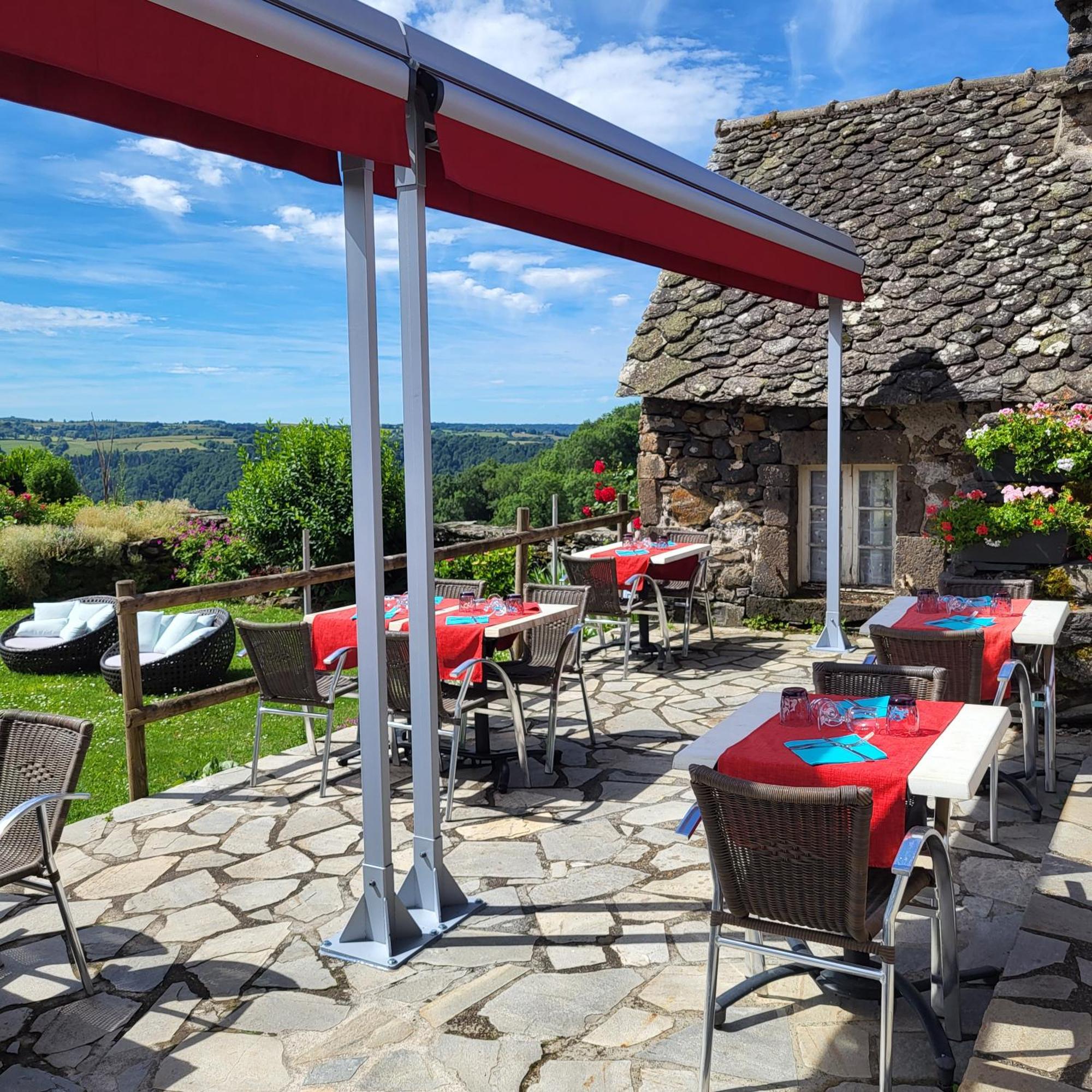 Logis Hotel Restaurant & Spa Les Remparts Salers Exteriör bild
