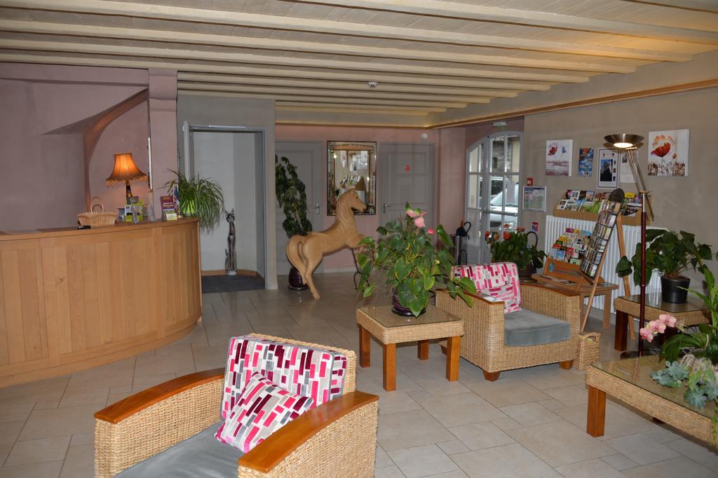 Logis Hotel Restaurant & Spa Les Remparts Salers Exteriör bild