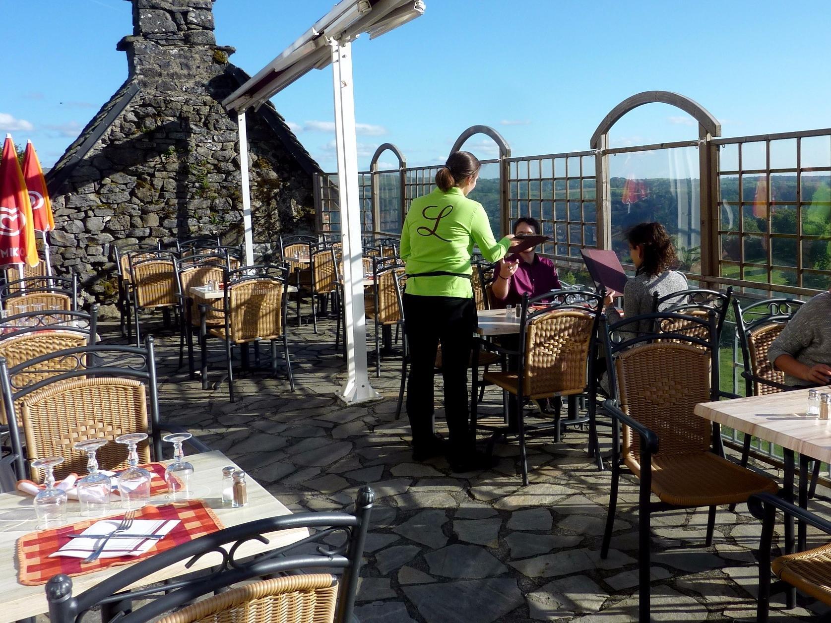 Logis Hotel Restaurant & Spa Les Remparts Salers Exteriör bild