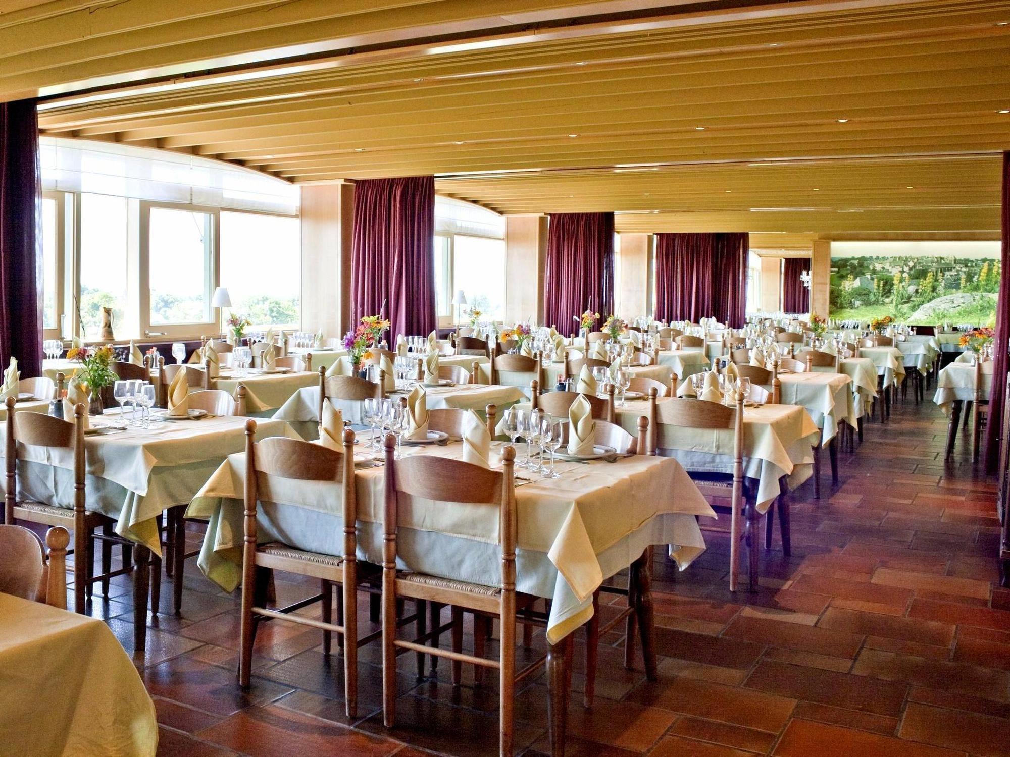 Logis Hotel Restaurant & Spa Les Remparts Salers Exteriör bild